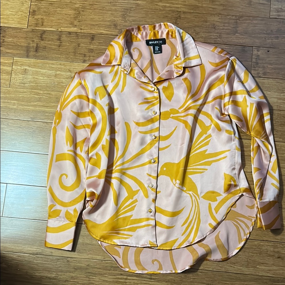 Bailey 44 blouse. Size xs good condition.